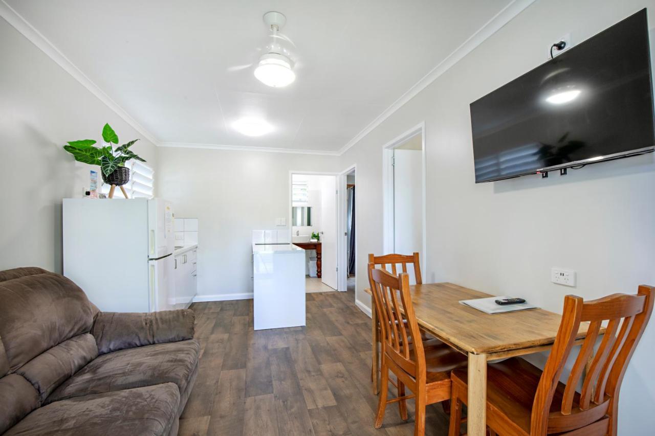 Bush Village Holiday Cabins Airlie Beach Exterior foto