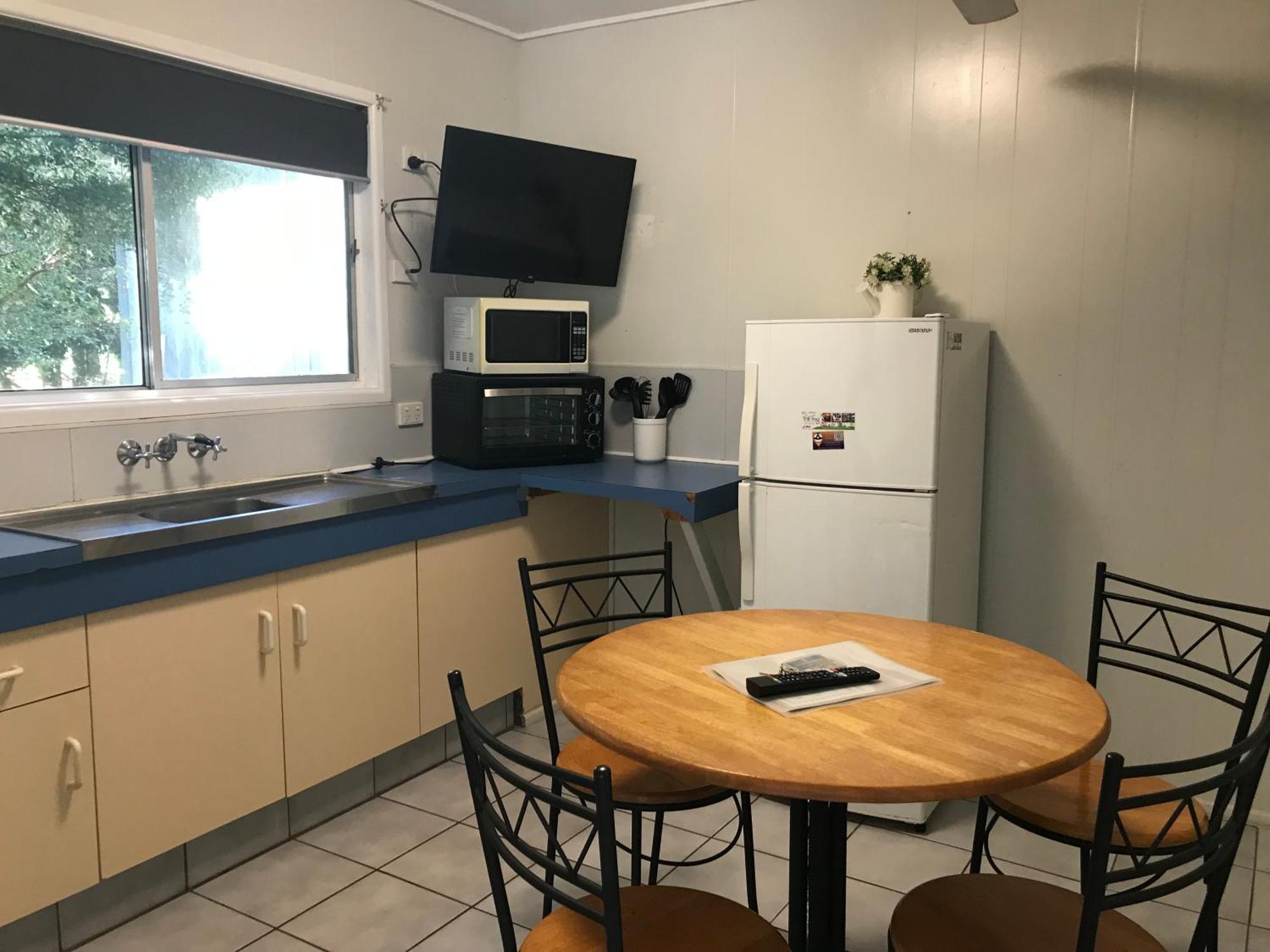 Bush Village Holiday Cabins Airlie Beach Exterior foto